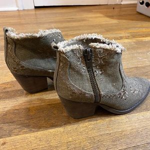 8.5 Booties